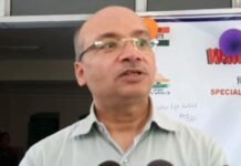 मुख्य चुनाव आयुक्त ने हरी झंडी दिखाकर चुनाव प्रचार वाहन को किया रवाना