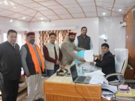 चुराह में डॉ. हंसराज ने भरा नामांकन