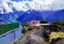 किन्नौर जिले के चोटियों पर हुई ताजा बर्फबारी, तापमान में भारी गिरावट