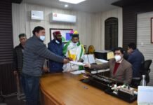 तेजवंत सिंह नेगी ने निर्दलीय उम्मीदवार के तौर पर किया नामांकन