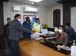 तेजवंत सिंह नेगी ने निर्दलीय उम्मीदवार के तौर पर किया नामांकन