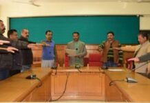 सोलन : सोलन लघु सचिवालय में संविधान के अनुपालना की दिलाई शपथ