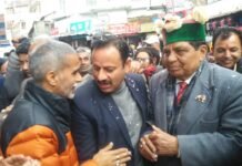 सोलन : कैबिनेट मंत्री बनने के बाद धनीराम शांडिल ने मां शूलिनी मंदिर पहुंचकर लिया आशीर्वाद