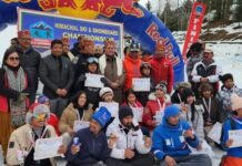 मनाली : अल्पाइन ज्वाइंट स्लालम में पृथ्वी राज व शशिया ठाकुर प्रथम, भुवनेश्वर गौड़ ने सम्मानित किए मेधावी