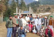 कुल्लू : जीभि गांव में कांग्रेस सेवा दल ने सम्मानित किए पोलिंग बूथ अध्यक्ष