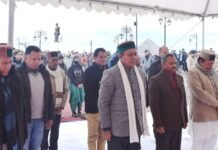 शिमला : रिज मैदान पर महात्मा गांधी की पुण्यतिथि पर पुष्पांजलि की अर्पित