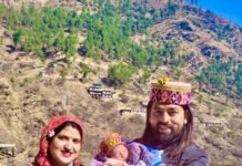 कुल्लू : हिमाचली प्रसिद्ध लोक गायक इंद्रजीत के घर में गूंजी नन्हें मेहमान की किलकारियां