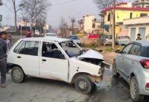 मंडी : बल्ह में खंभे से टकराई तेज रफ्तार कार, एक की हालत गंभीर
