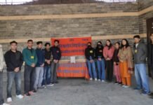कुल्लू : एबीवीपी कुल्लू ने दी पुलवामा आतंकी हमले में शहीद हुए जवानों को श्रद्धांजलि