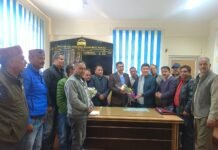 मनाली : मनाली के कांग्रेस कार्यकर्ताओं ने किया एसडीएम रमन शर्मा का स्वागत