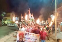 मंडी : राहुल गांधी के समर्थन में युवा कांग्रेस सुंदरनगर ने निकाला मशाल जुलूस