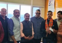 शिमला : विकास थापटा ने थामा भाजपा का दामन