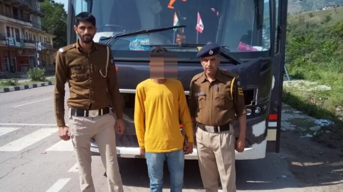 hp_mandi_313_17.73 gram chitta recovered from 31 year old youth_image_hpc10007_01