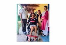 राजगढ़ : इलेकट्राॅनिक व्हील चेयर प्रदान करके रीना ठाकुर ने पेश की अनूठी मिसाल