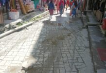 भरमौर : भरमौर मेन बाजार की सीवरेज लाइन रोजना लीकेज से व्यापारी वर्ग खासा नराज