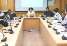 किन्नौर : उपायुक्त किन्नौर ने श्यामा प्रसाद मुखर्जी रू-बर्न मिशन के तहत किए जा रहे कार्यों की ली समीक्षा