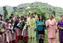 राजगढ़ : गढोल पीड़ग विद्यालय में नशीली दवाओं के दुरुपयोग व अवैध तस्करी के खिलाफ किया गया जागरूक
