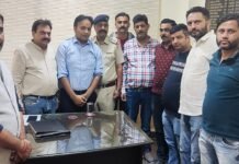 राजगढ़ : क्षेत्रों में बढ़ते नशे के दुषप्रभाव के बारे राजगढ़ व्यापार मंडल ने पुलिस विभाग के साथ की बैठक