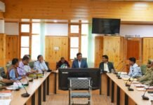 किन्नौर : जिला के विकास कार्यों को प्राथमिकता के आधार पर पूर्ण करें जिलाधिकारी
