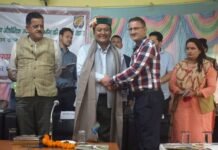 राजगढ़ : भांग का पौधा एक करिश्माई पौधा है जिससे बनते हैं हजारों उत्पाद – जगत सिंह नेगी