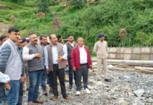 शिमला : ठियोग विस क्षेत्र में प्रारंभिक तौर पर लगभग 15 करोड़ रुपए का नुकसान : शिक्षा मंत्री