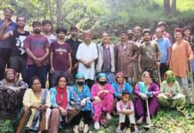 कुल्लू : बिजलेश्वर युवक मण्डल व महिला मण्डल थासीभ्रा ने चलाया स्वच्छता अभियान