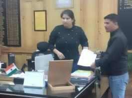 मुख्यमंत्री राहत कोष में ग्राम पंचायत सांगला के जनप्रतिनिधियों ने दिया 51 हजार 600 रुपए का अंशदान