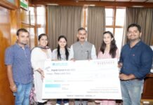 आपदा से हुए नुकसान की भरपाई के लिए लोग और संस्थाएं दे रही सहयोग