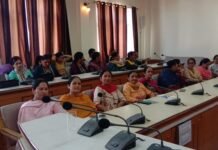 सिलाई अध्यापिकायेँ सिर्फ सिलाई का काम कर सकती है – प्रधान