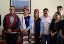 भारतीय महिला कबडडी टीम की कैप्टन रीतू नेगी और पुष्पा राणा को उपायुक्त ने किया सम्मानित