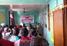 एस डी एम पच्छाद डॉक्टर संजीव धीमान ने नैनाटिककर में नवजात बेटियों को नवाजा