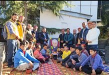 प्रीणी के ग्रामीणों ने श्रद्धासुमन अर्पित कर मनाई वाजपेयी की जयंती