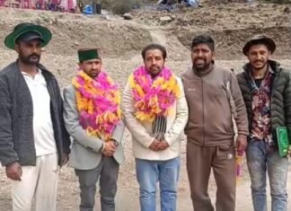 शीला बाग में क्रिकेट प्रतियोगिता का राज शर्मा ने किया समापन