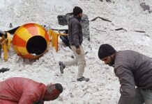 किन्नौर की भावावैली के मूसरंग में हिमस्खलन की चपेट में आए मजदूर