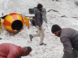 किन्नौर की भावावैली के मूसरंग में हिमस्खलन की चपेट में आए मजदूर