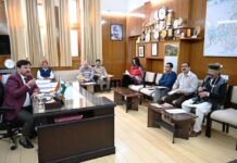 शिमला : विधानसभा क्षेत्र चौपाल के रूसलाह में मतदान के महत्व की जानकारी दी गई |