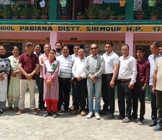 रा व मा पा पबियाना में SMC ने थपथपाई अध्यापकों की पीठ