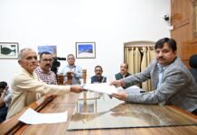 नामांकन प्रक्रिया के आखिरी दिन एक निर्दलीय उम्मीदवार ने दर्ज किया नामांकन