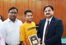 शिमला : शिवदयाल रोशन लाल “फर्म“, निभा रही सेवा “धर्म“, उपायुक्त अनुपम कश्यप ने फर्म को किया सम्मानित