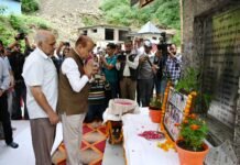 शिमला : स्वास्थ्य मंत्री ने शिव बावड़ी हादसे में जान गंवाने वालों को दी श्रद्धांजलि