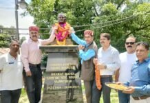 पूर्व प्रधान मंत्री अटल बिहारी बाजपाई की पुण्य तिथि पर अर्पित की पुष्पांजलि।