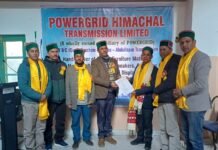 विद्यालय में सामग्री हस्तांतरण एवं वार्षिक पुरस्कार वितरण समारोह संपन्न