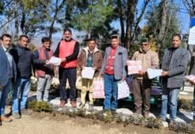 सेवा दल ने नए कार्यकर्ताओं को बांटी बर्दिया