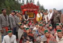 राजस्व मंत्री जगत सिंह नेगी ने किन्नौर जिला की ग्राम पंचायत रूपी का दौरा किया