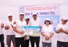 अधिकारी और कर्मचारियों ने सडक़ पर दौड़ कर दिया स्वस्थ भारत का संदेश