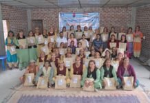 कुशवा में “स्वच्छता सभी की जिम्मेदारी” विषय पर नुक्कड़ नाटक का मंचन