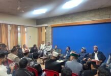 आज सर्किट हाउस कुल्लू में वोट चोर गद्दी छोड़ हस्ताक्षर अभियान