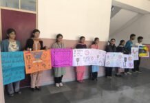 राजकीय महाविद्यालय संगड़ाह में “सड़क सुरक्षा जीवन सुरक्षा” विषय पर नारा लेखन एवं पोस्टर निर्माण प्रतियोगिता का आयोजन