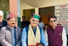 रोटरी क्लब नाहन ने बाल दिवस पर स्कूली बच्चों को वितरित किये 175 स्वेटर