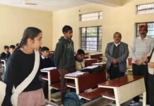 उपनिदेशक स्कूल शिक्षा (उच्चतर) ऊना ने किया भरवाई में स्कूलों का नियमित निरक्षण । स्कूलों को संसाधन सांझा करने के दिए गए निर्देश।